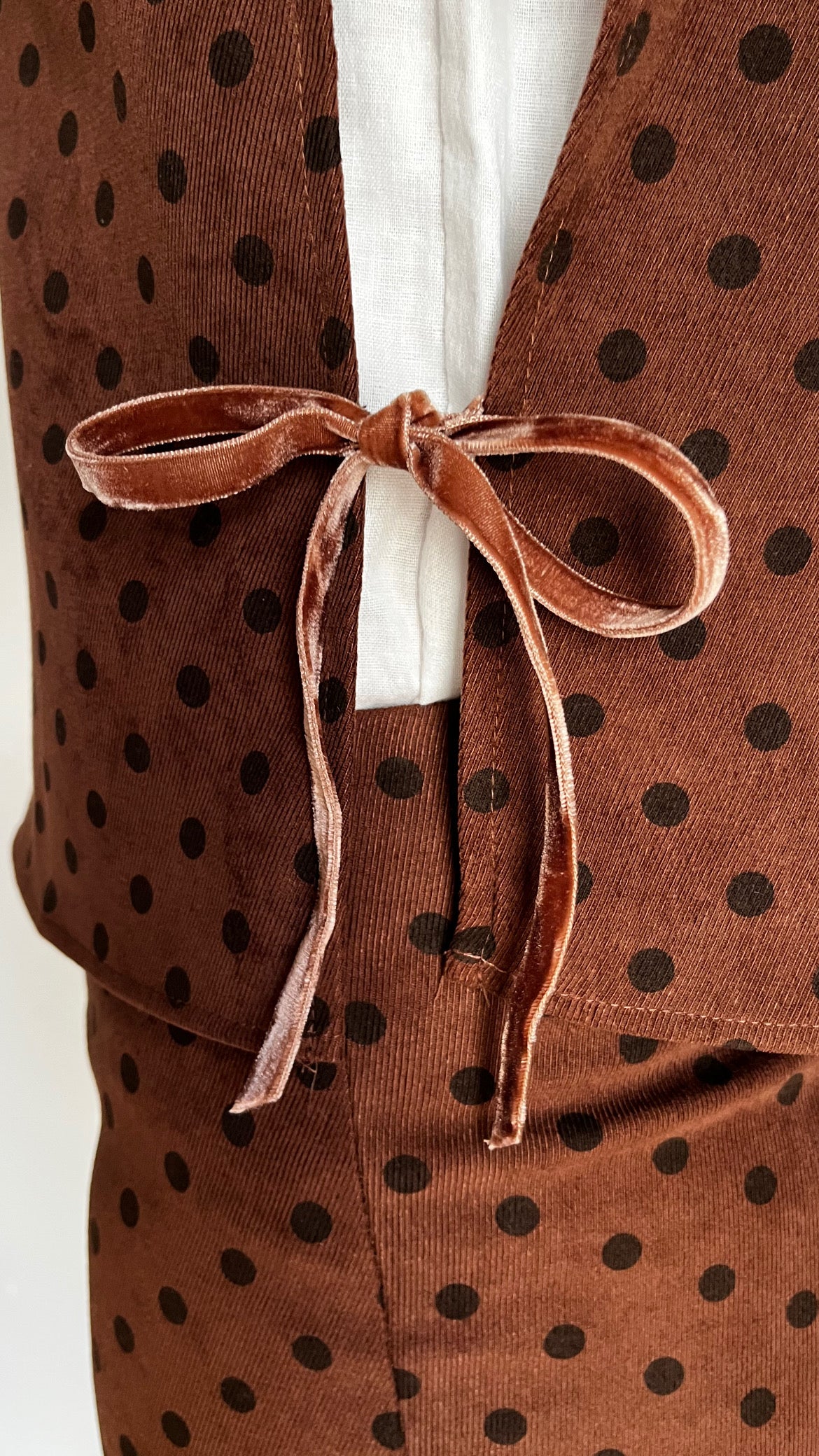 Top sans manches à pois