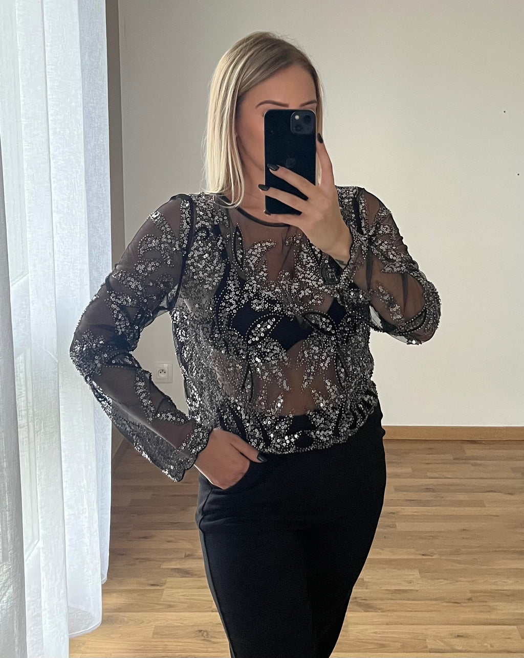 Top brodé sequins