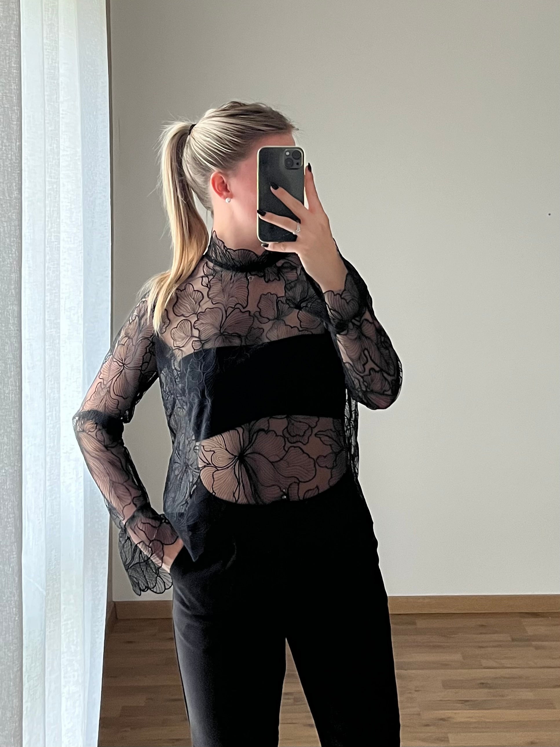 Blouse transparente florale