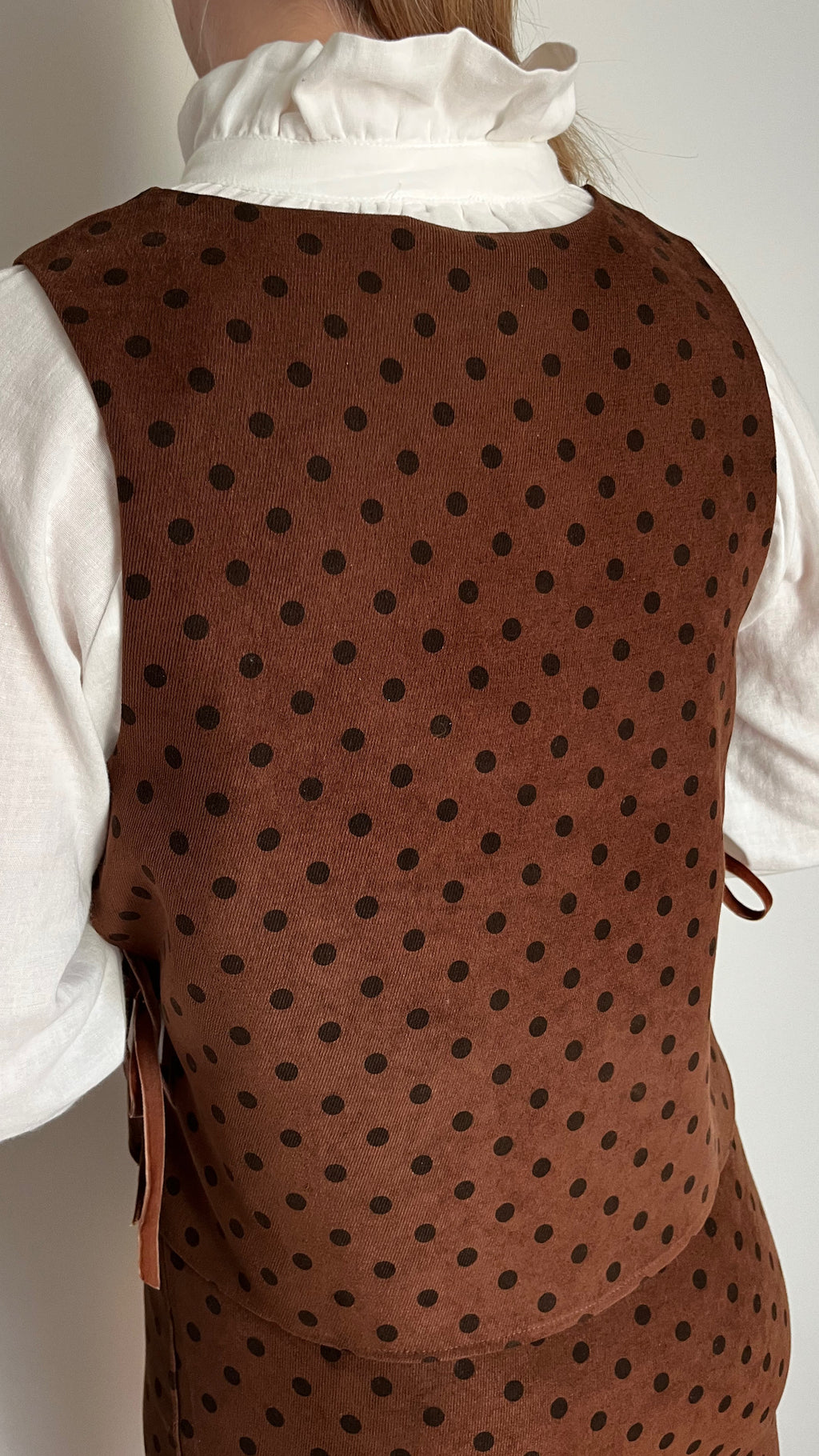 Top sans manches à pois